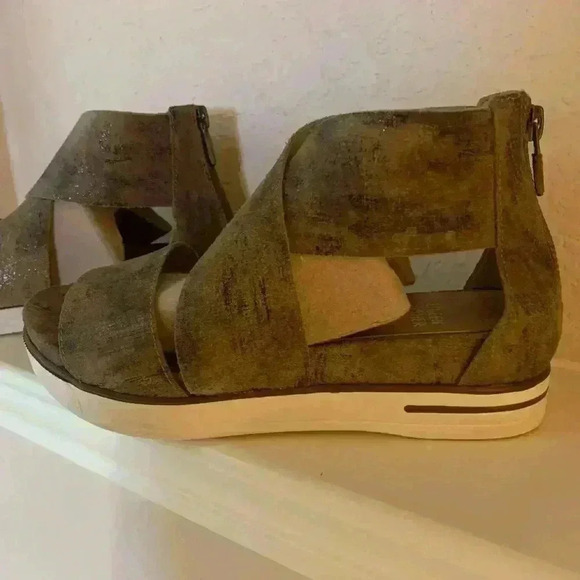 Eileen Fisher Metallic Sandals - Picture 3 of 6